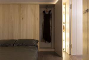 Wooden-cabinet-for-closet-on-the-bedroom-ideas-with-laminate-flooring-wooden-wall-bed-and-cushion-this-is-simple-and-unique-design-interior